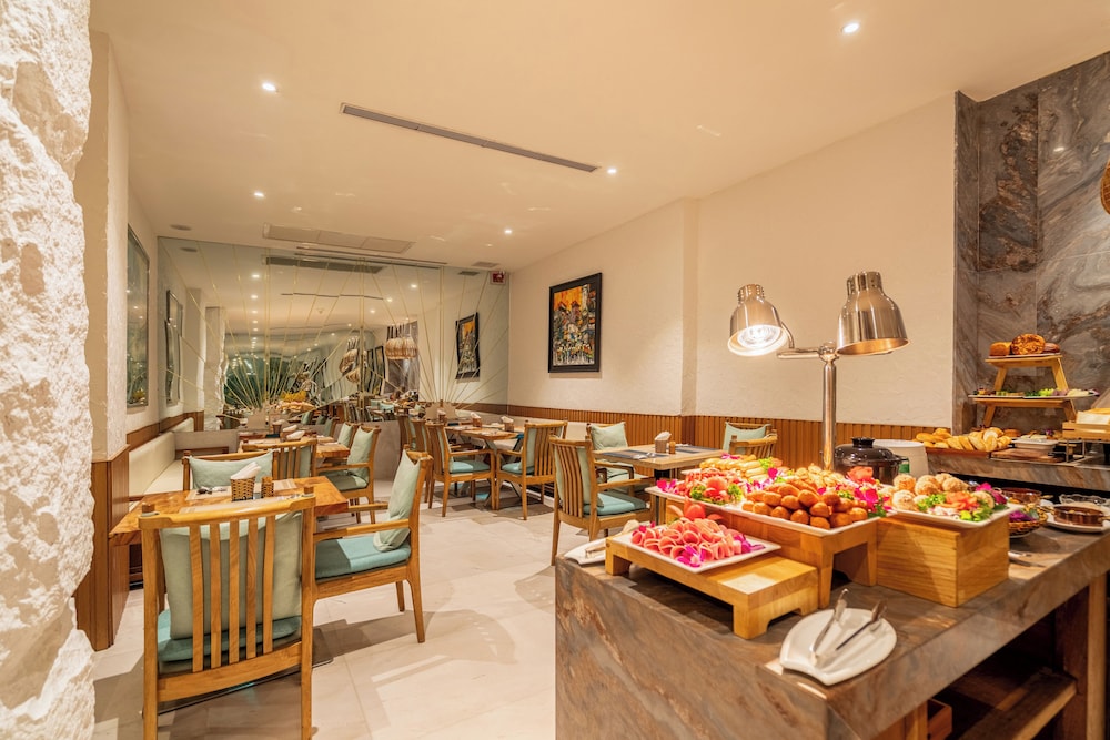 A&Em Art Hotel 58/66