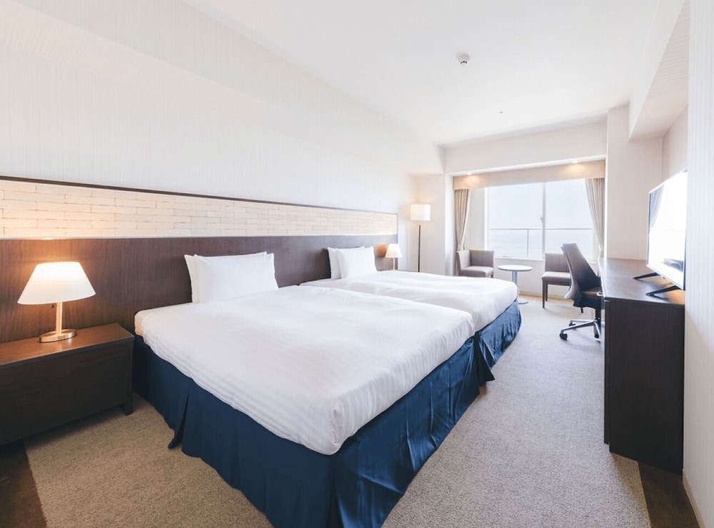 HOLLYWOOD, TWIN BEDS, OCEAN VIEW, MAIN BUILDING
