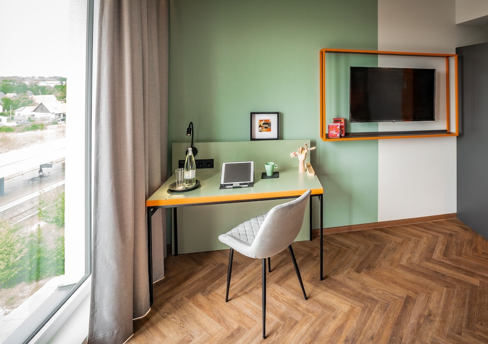 LOGINN Hotel Berlin Airport 51/59
