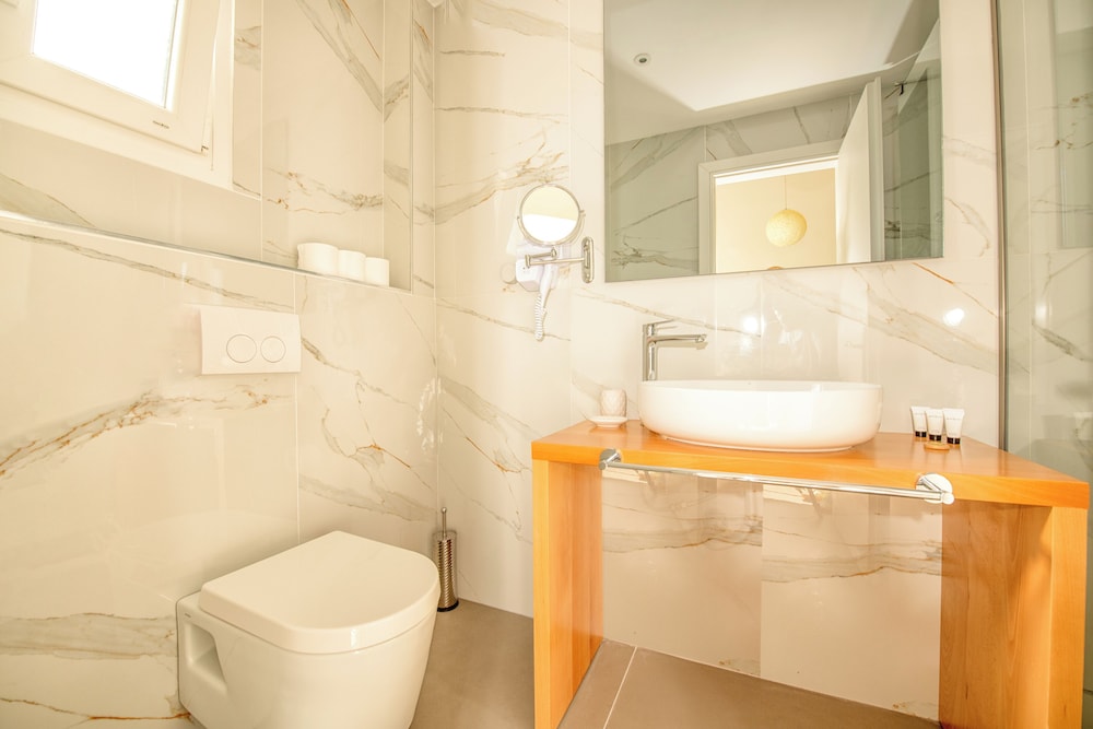 Ekati Mare Lifestyle Resort 72/72