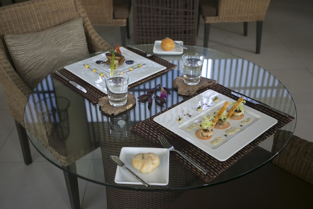 Dhevatara Beach Hotel And Spa 29/36