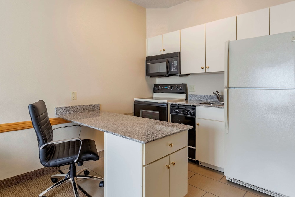 Comfort Inn And Suites Paw Paw 44/54
