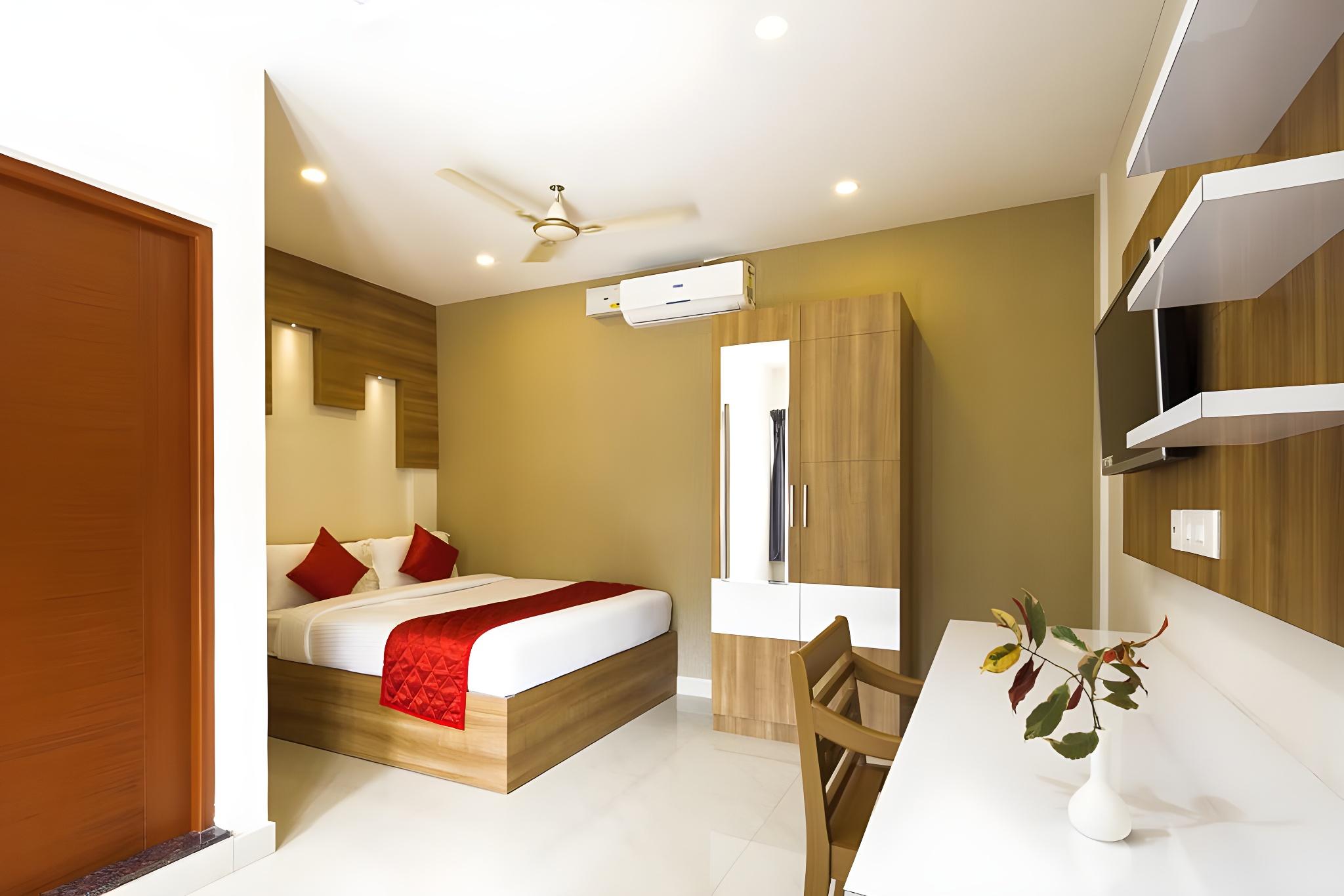 Hostess Thekkady 10/24