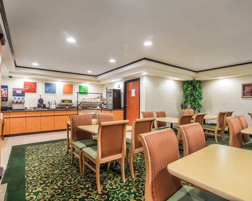 Quality Inn Ashland, NH 30/33