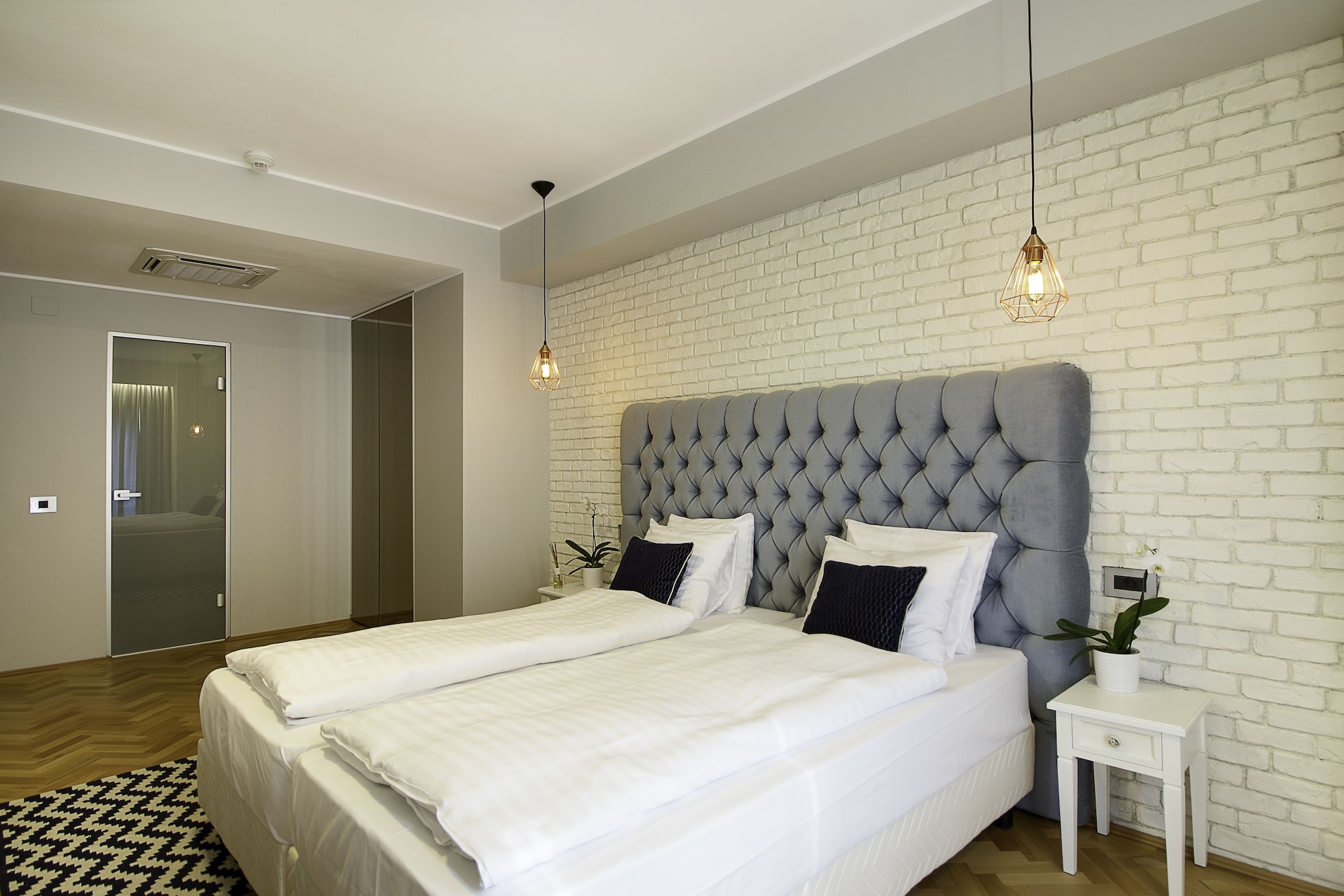 SUPERIOR, TWIN BEDS
