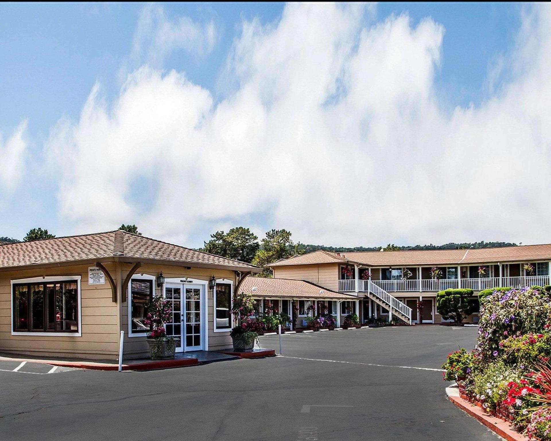 The Inn At 1252 Monterey