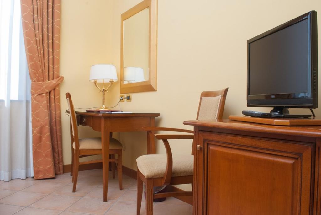 Le Cheminee Business Hotel 53/56