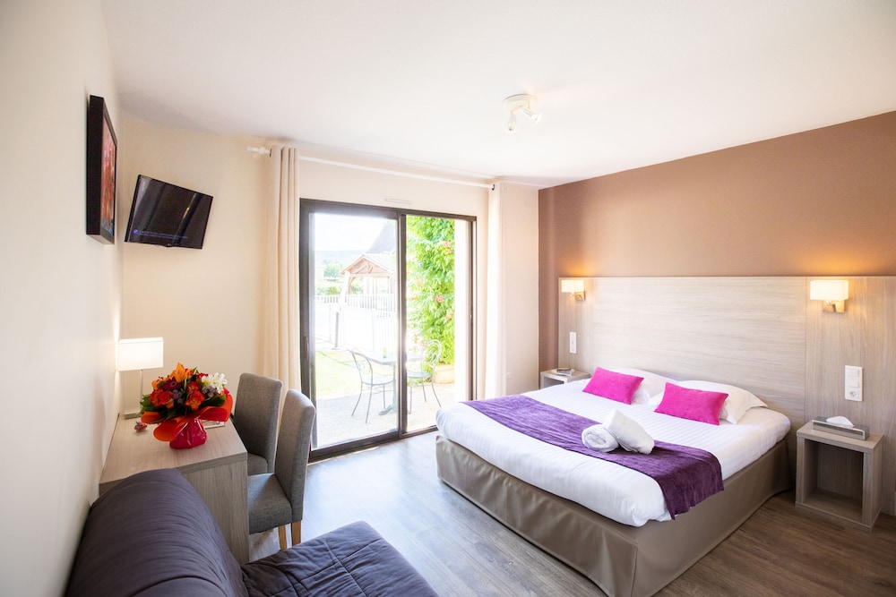HOTEL L OUSTAL 12/50