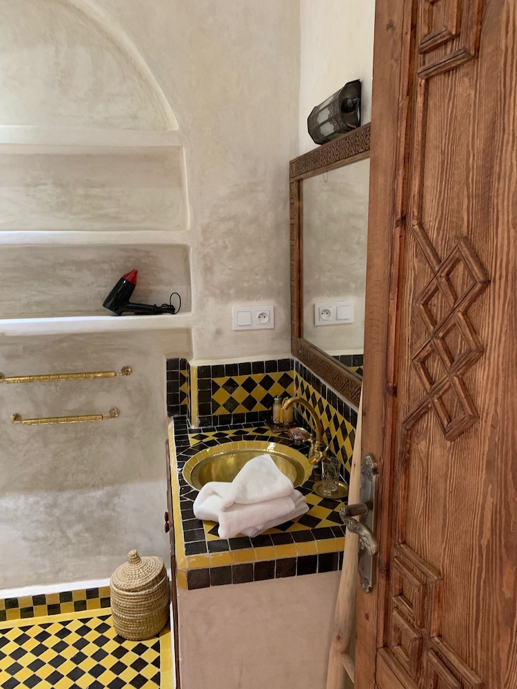 Riad Abaka 49/50
