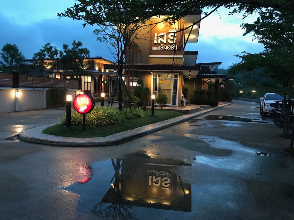 Seree Grand Resort 5/64