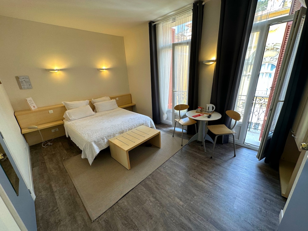 Azur Hotel 18/59