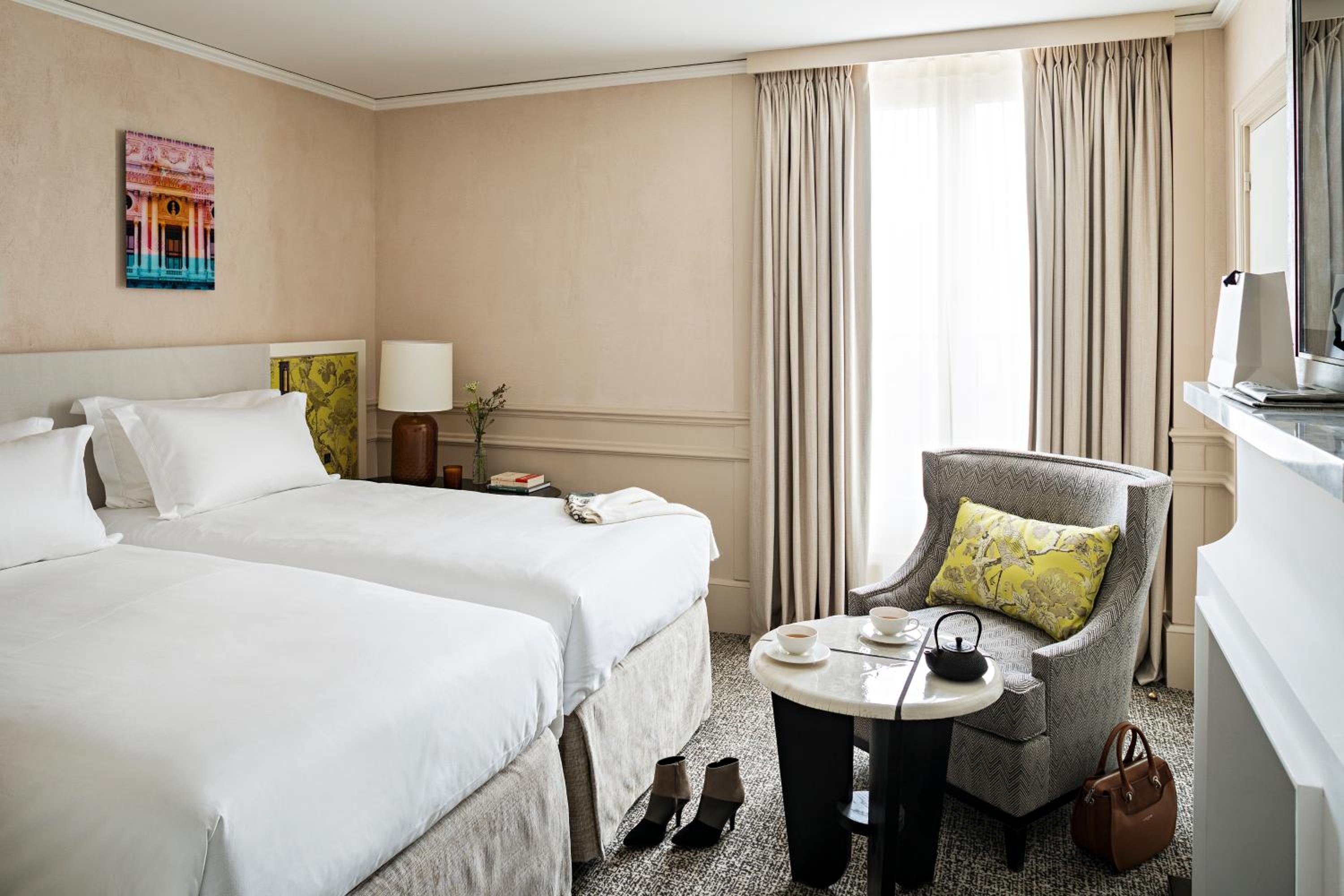 2 Bedrooms, Opera, Family Suite