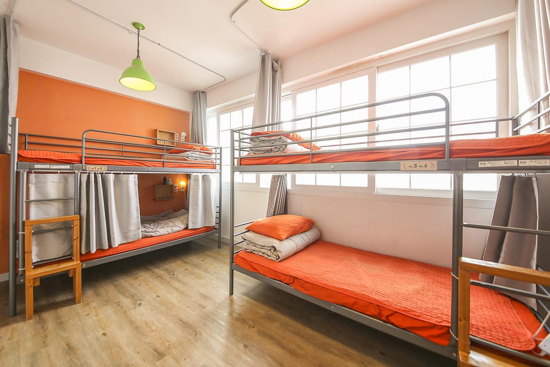 Male Dorm, 4 People, 2 Bunk Beds