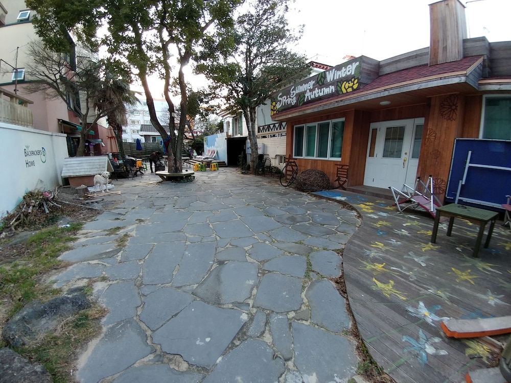 Backpacker's Home 42/50