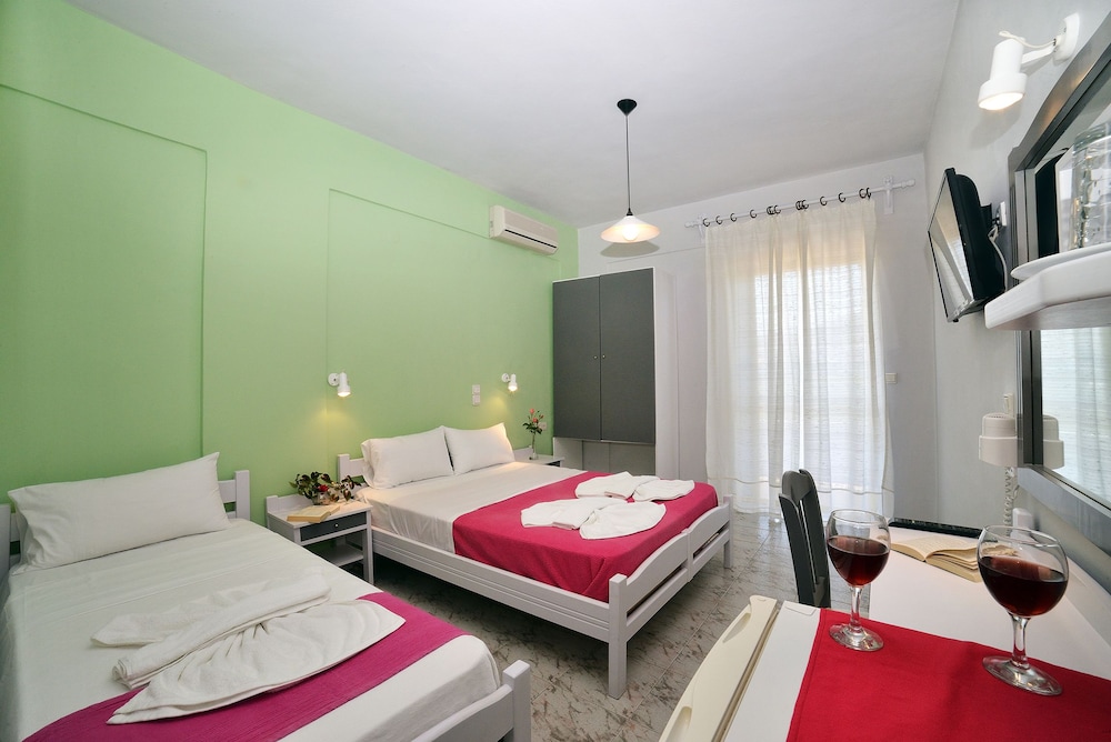 Nereides Hotel 10/38
