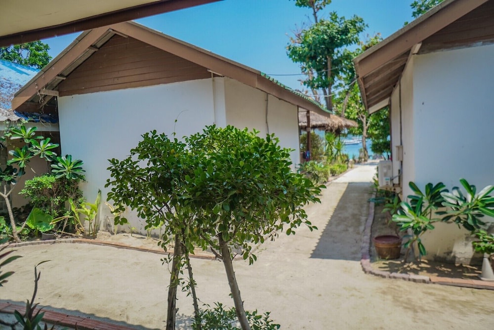 Phi Phi Nice Beach Resort 43/50