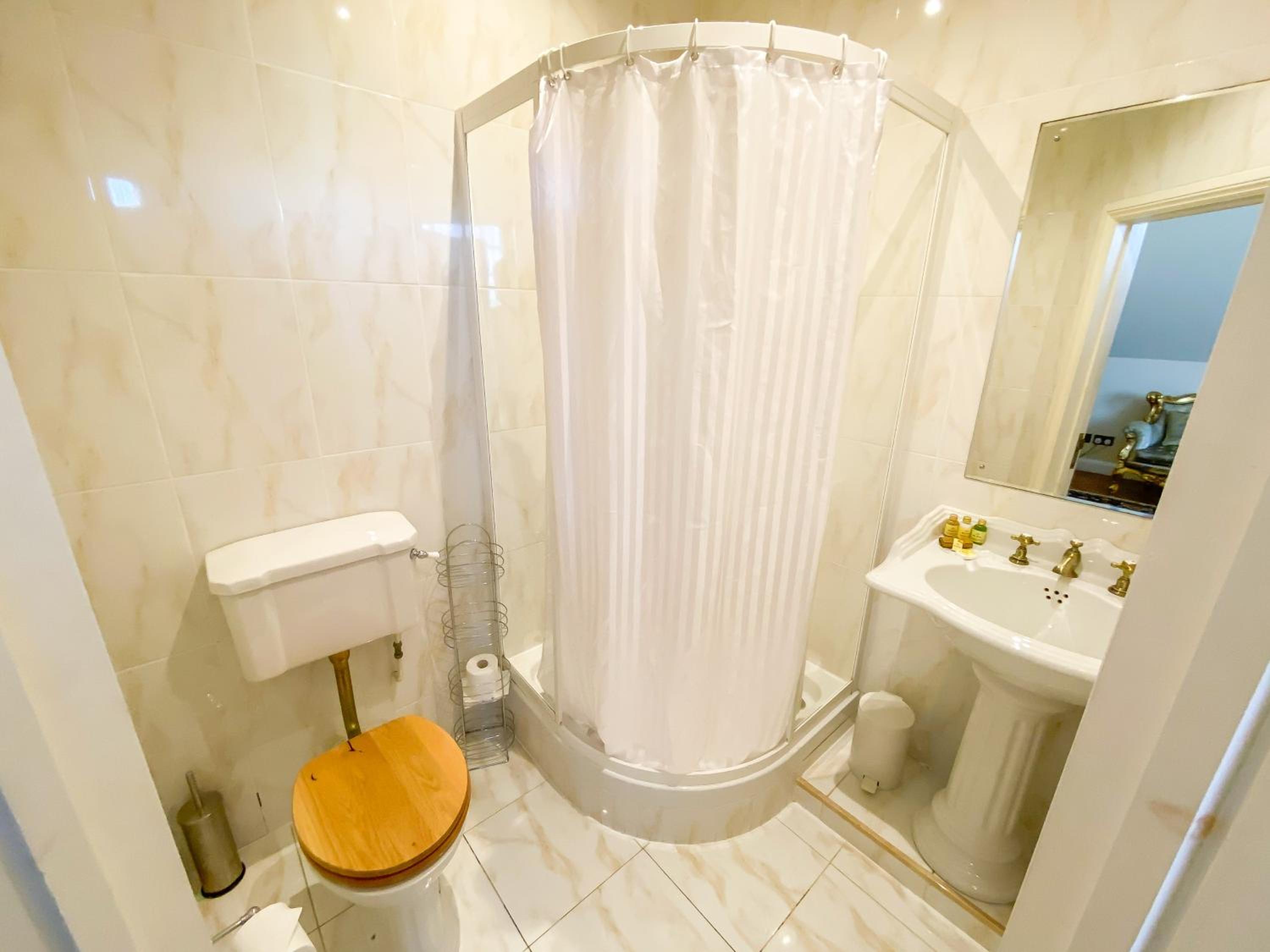 Superior, Suite, St Giles House Hotel 8/10