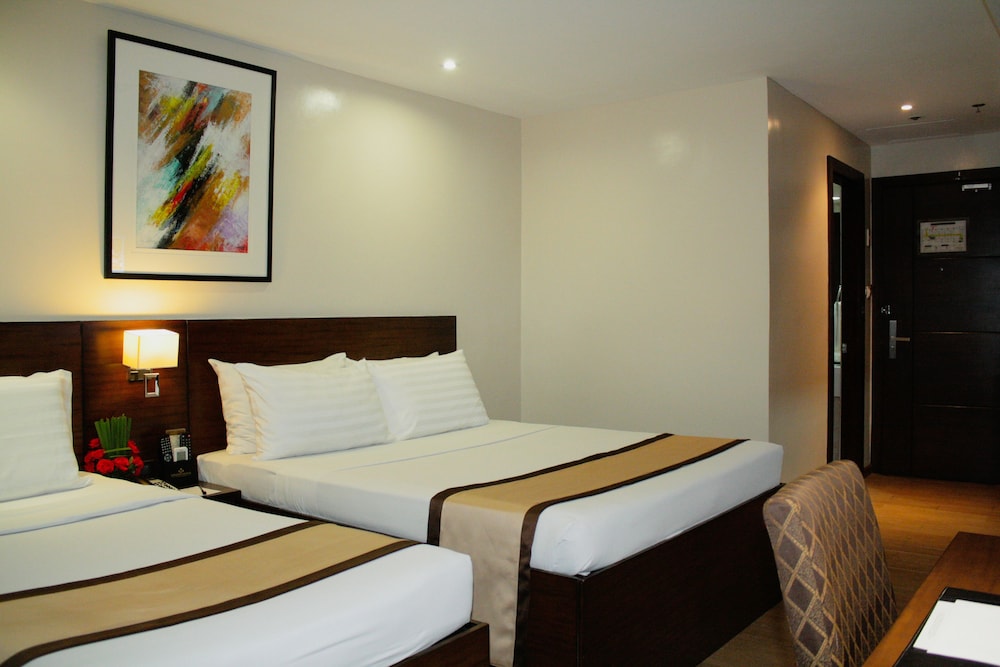 Golden Prince Hotel And Suites 12/50
