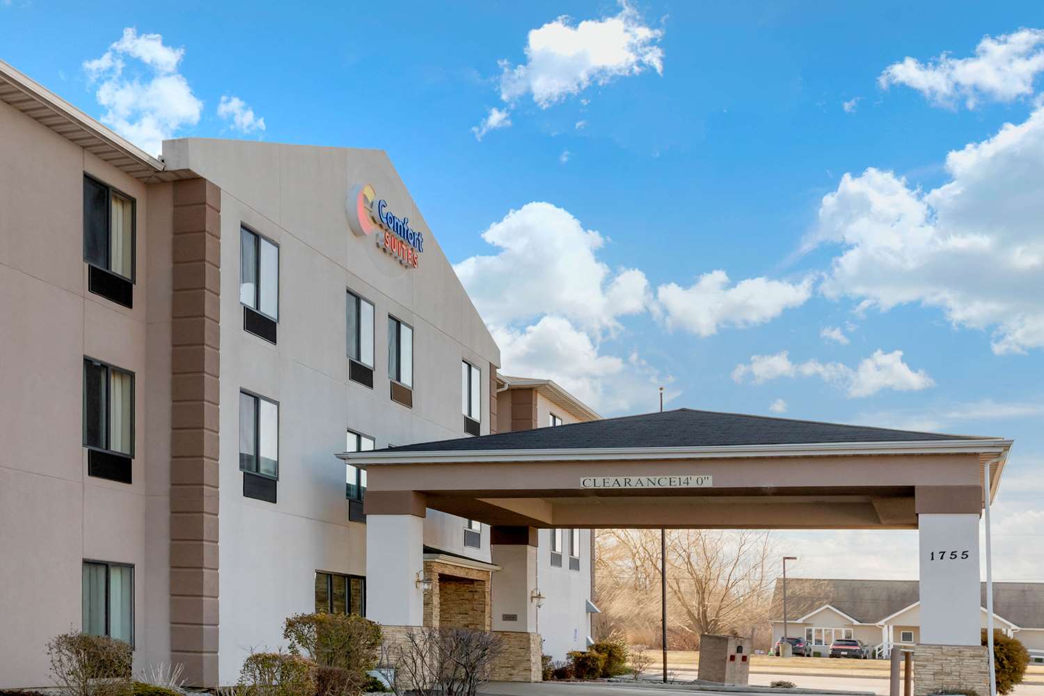 Comfort Suites South Haven near I-96 1/17