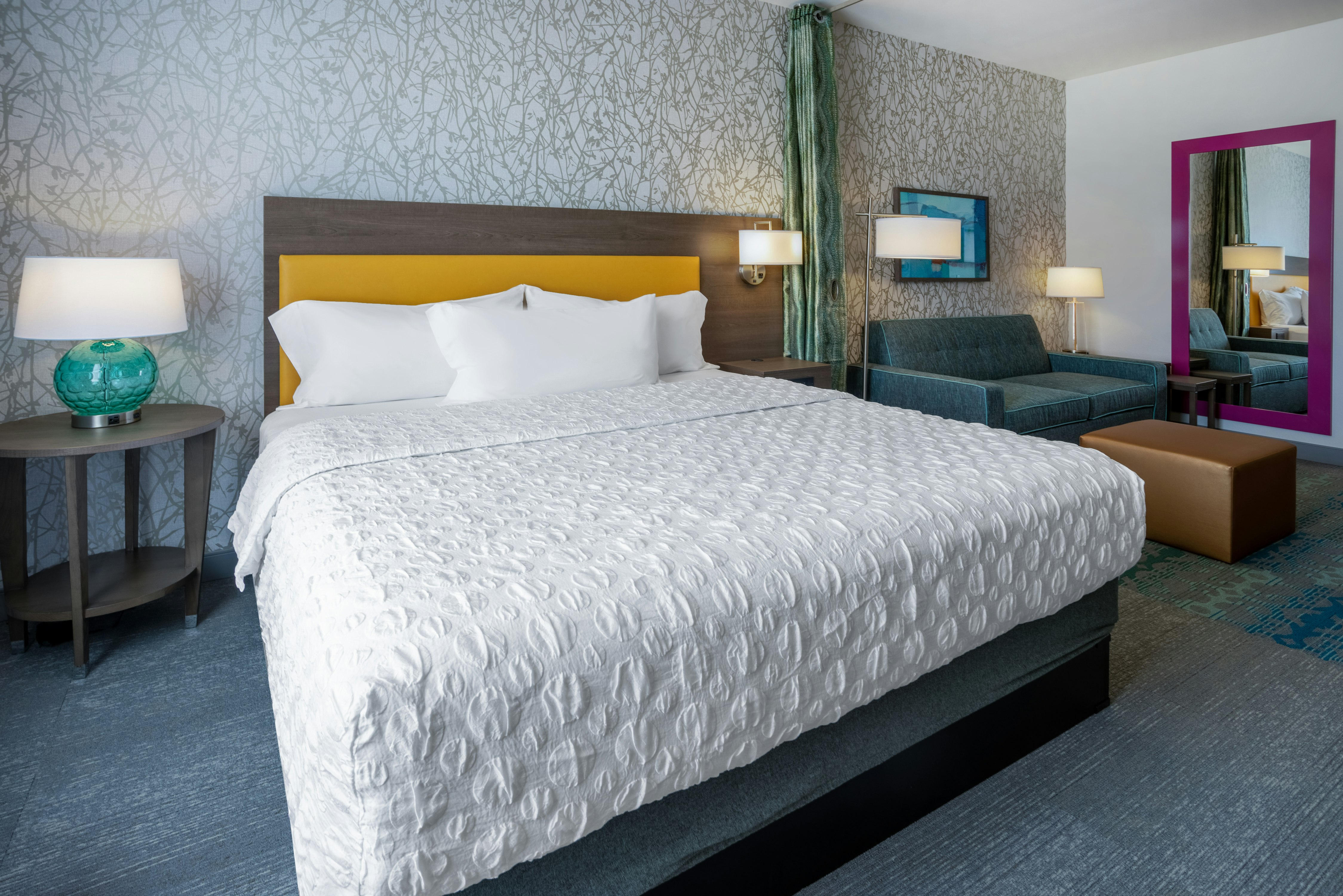 STUDIO, SUITE, KING BED