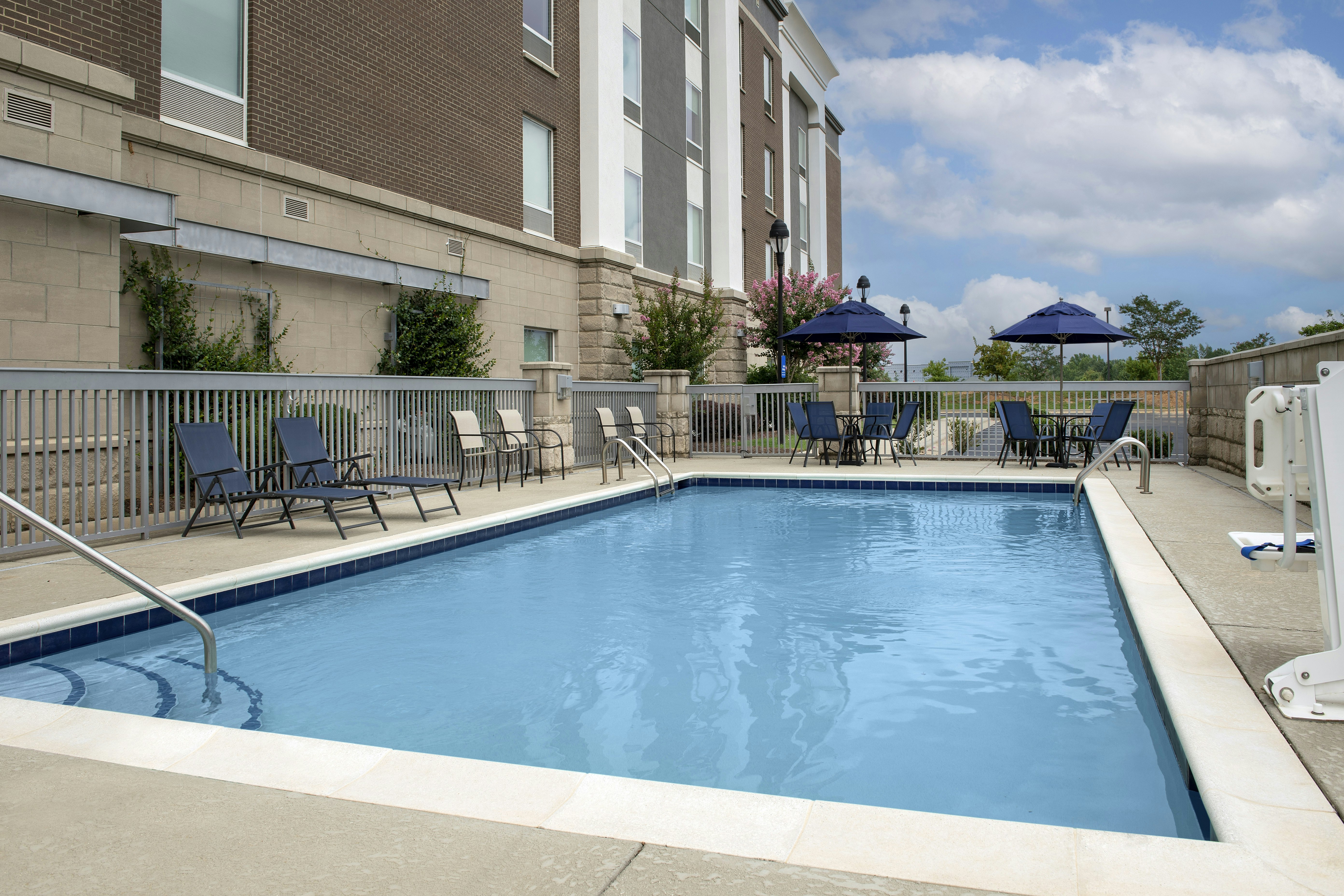 Hampton Inn Suites Holly Springs 8/14