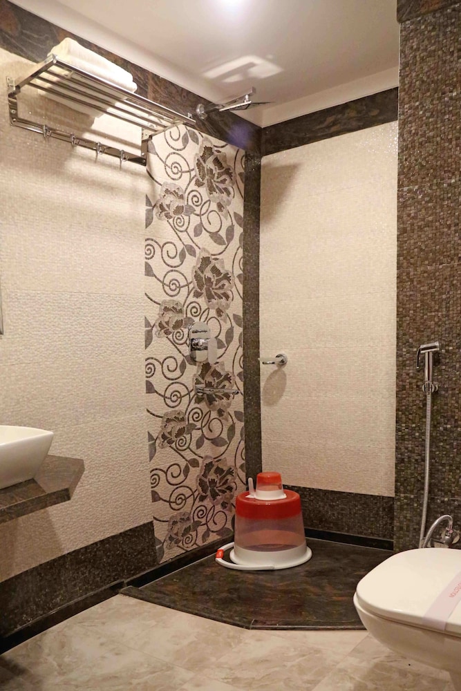 Hotel Varanasi Inn 32/33