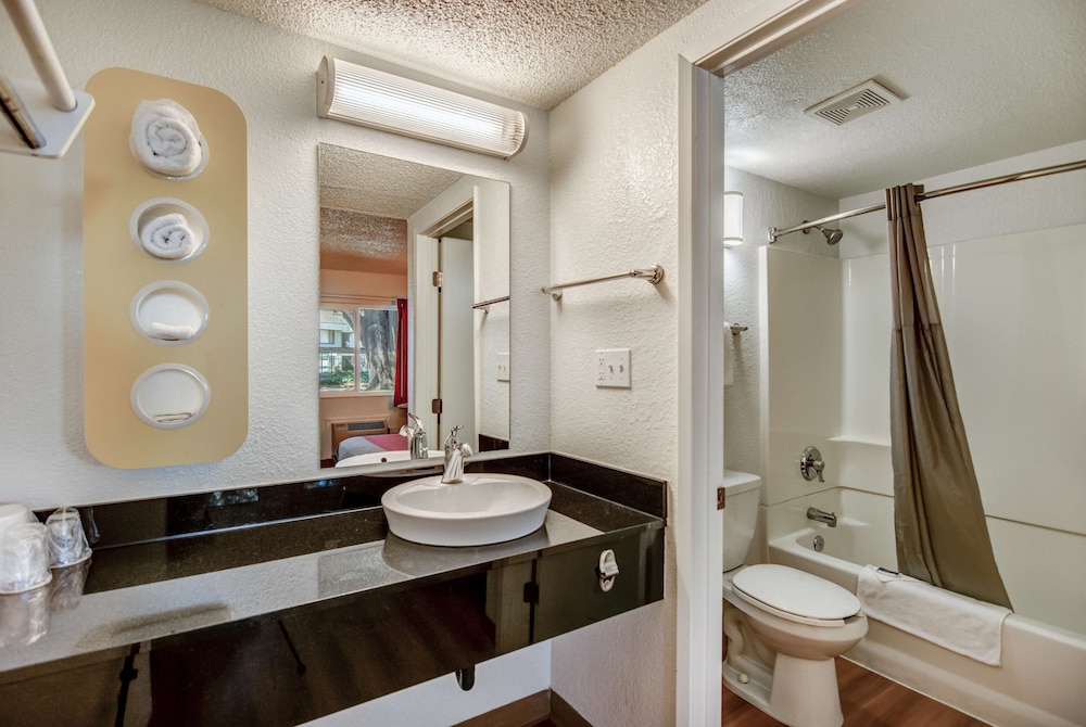Motel6 Stockton, CA - North 44/46