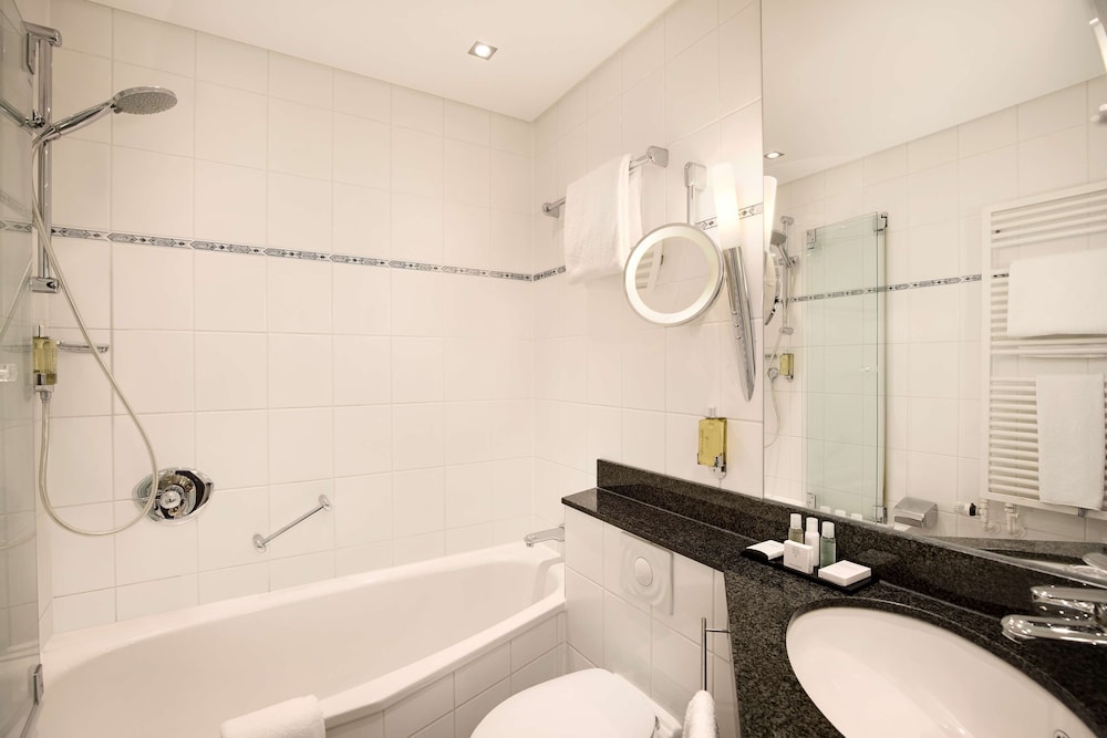 DoubleTree by Hilton Hannover Schweizerhof 5/61