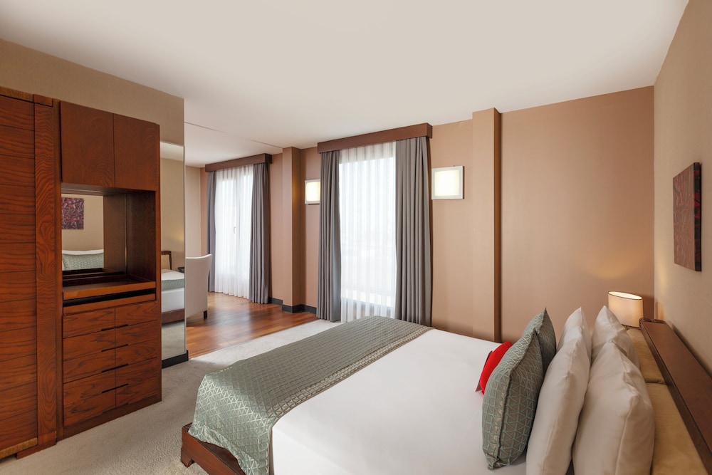 Nippon Hotel 14/55