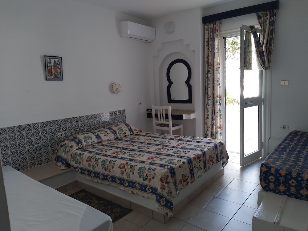 ROOM, TRIPLE, BALCONY