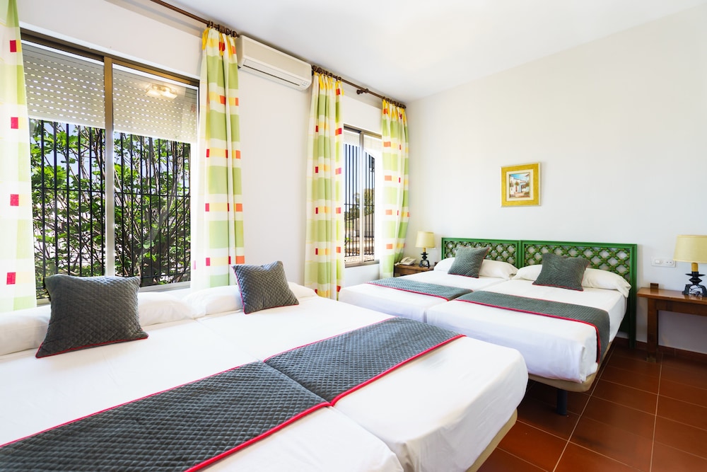 OYO HOTEL LAS CUMBRES 25/39
