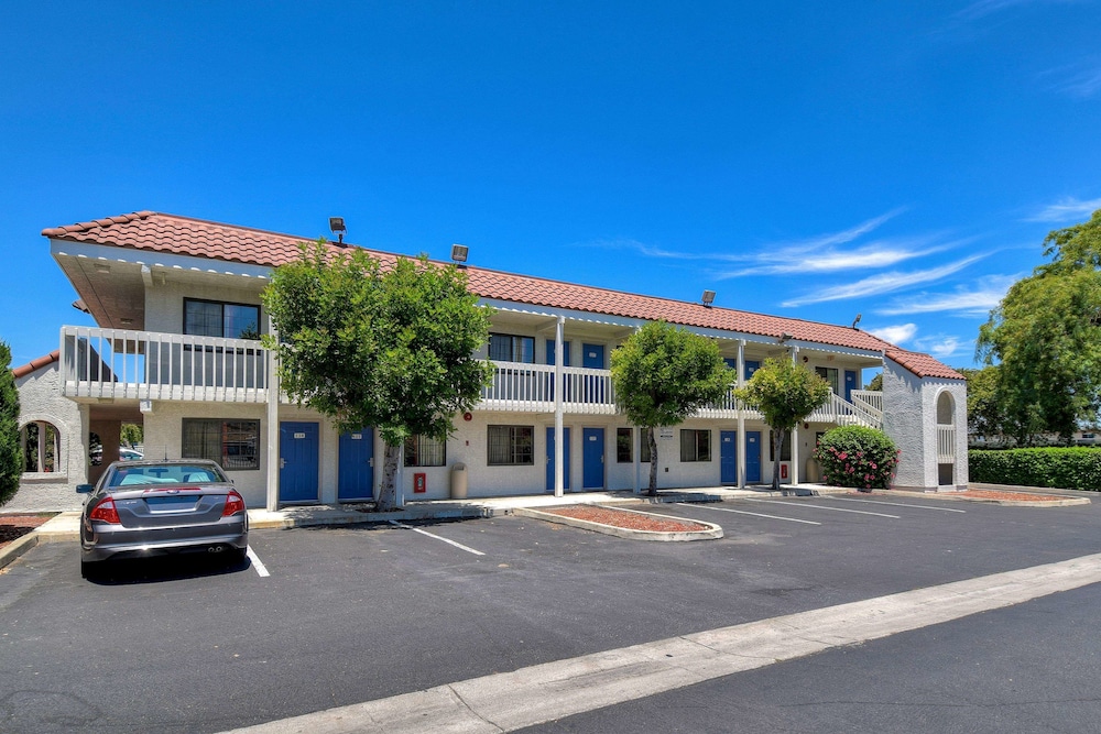 Motel6 Pomona, CA - Los Angeles 26/36
