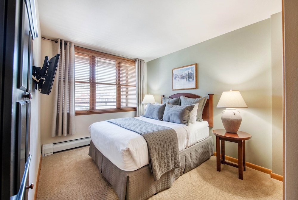 Zephyr Mountain Lodge 44/50