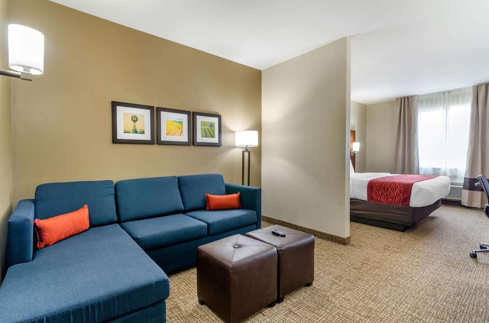 Comfort Inn & Suites Salina North 18/30