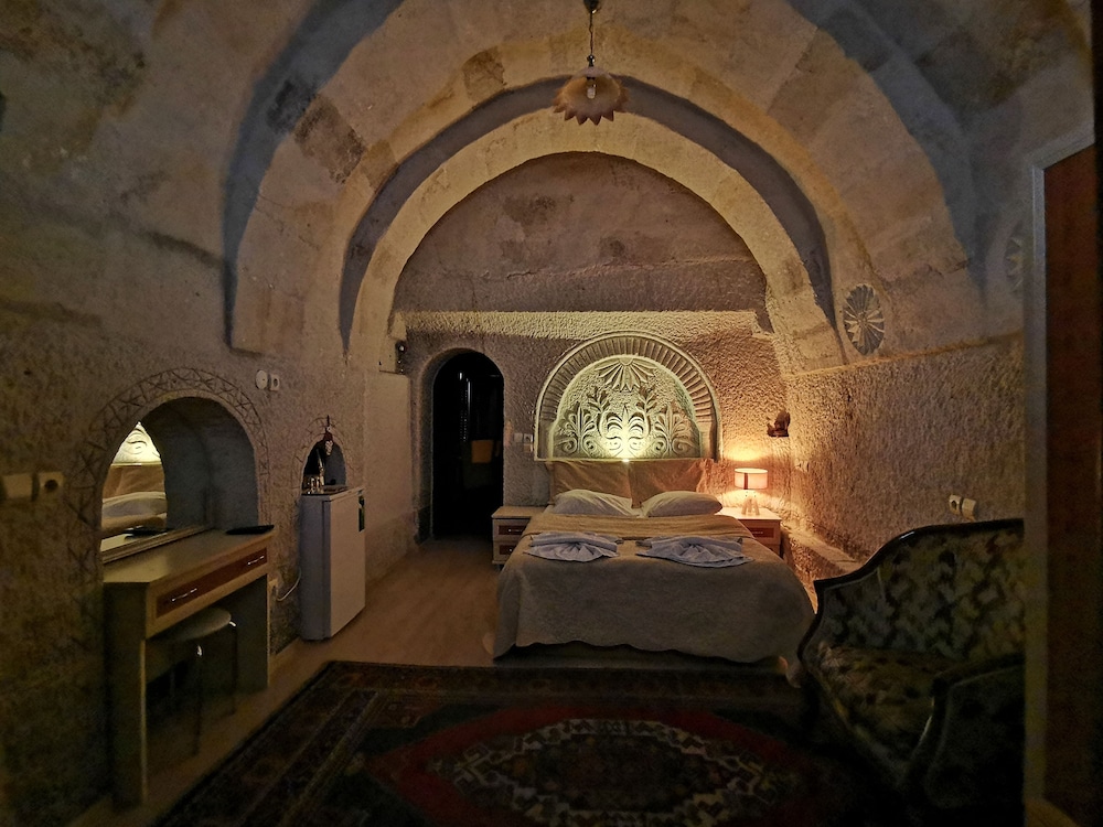Falcon Cave Suites 25/49