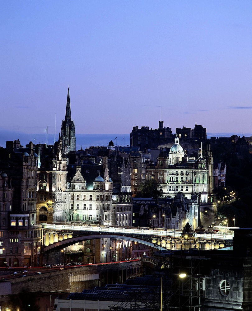 Holiday Inn Express Edinburgh City Centre in EDINBURGH