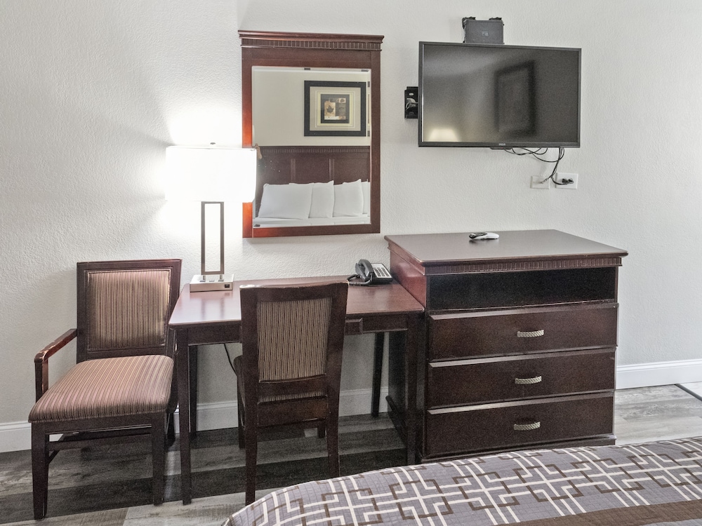 Dream Inn Fresno 14/50