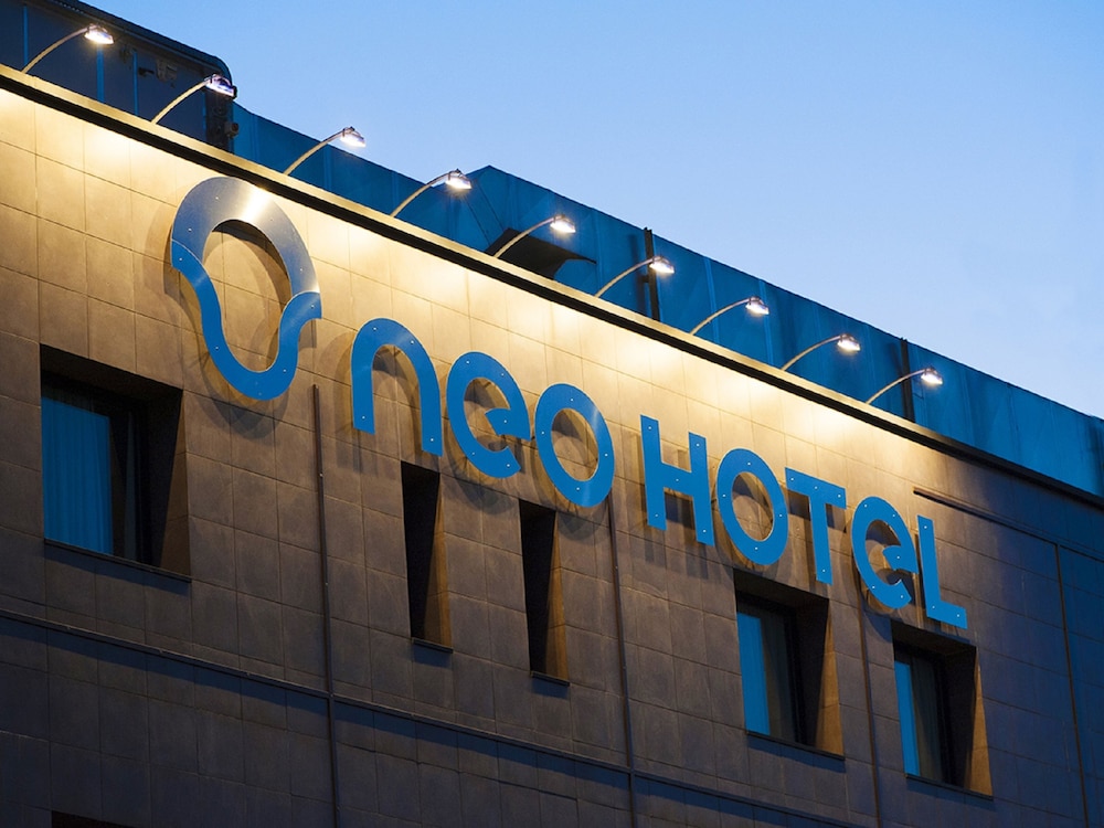 Neo Hotel 2/75