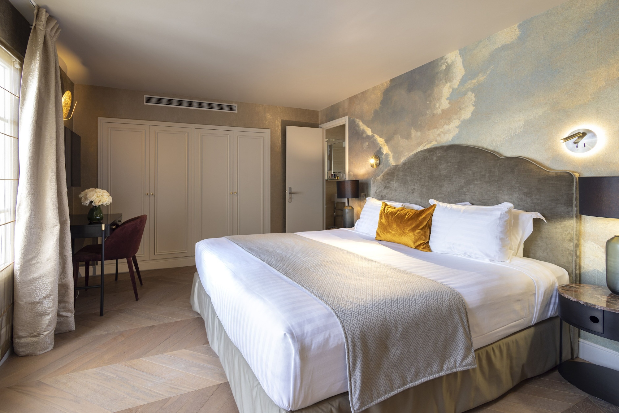 غرفة رومانسية بسرير مزدوج بشرفة، Hotel Residence Foch 3/6