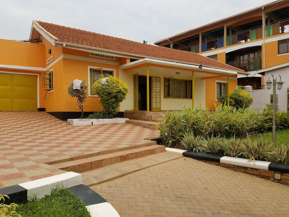 Sibyangu Standard Hotel 20/20