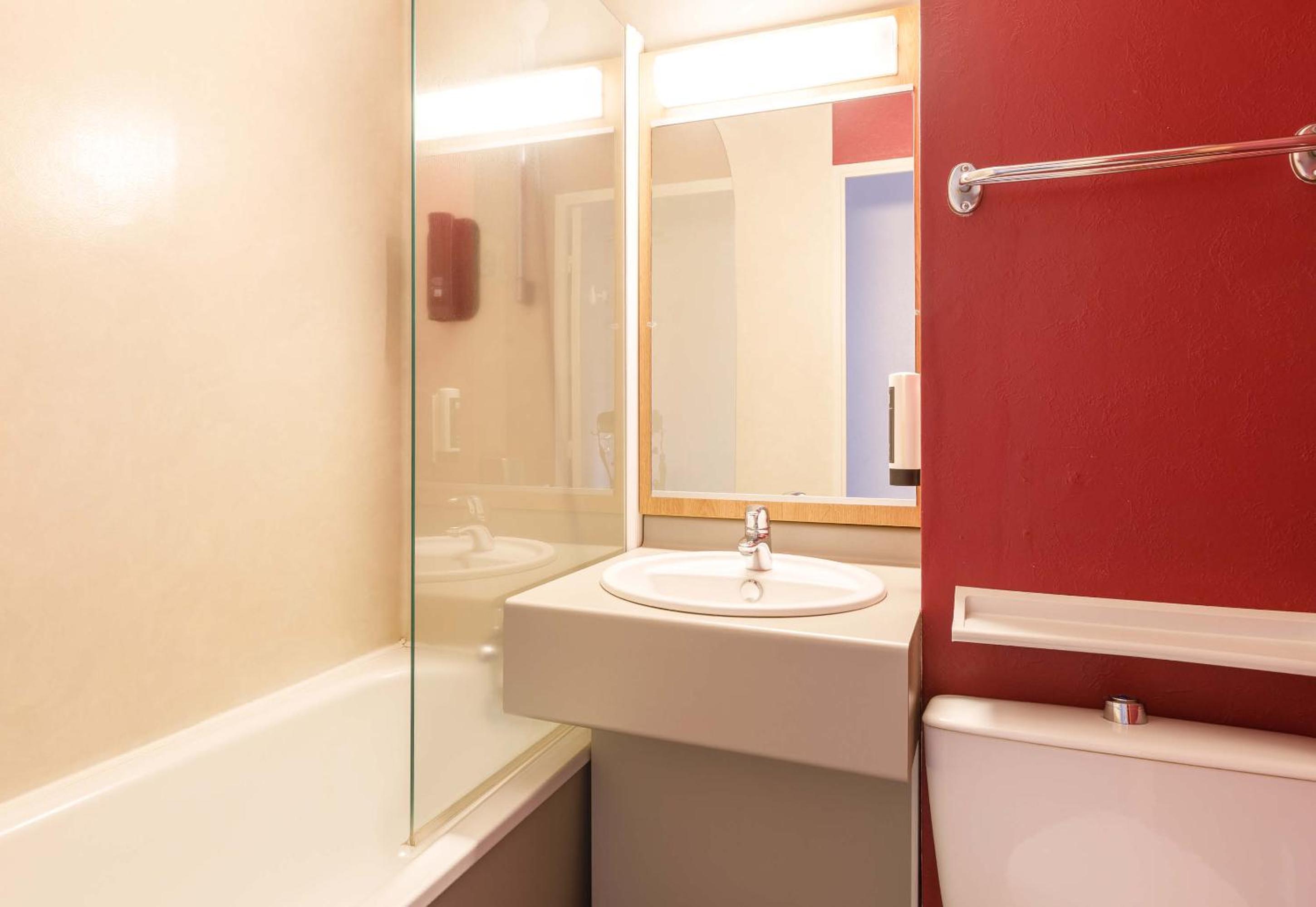 غرفة سوبيريور بسرير مزدوج، B&B Hotel Le Puy-En-Velay 5/5
