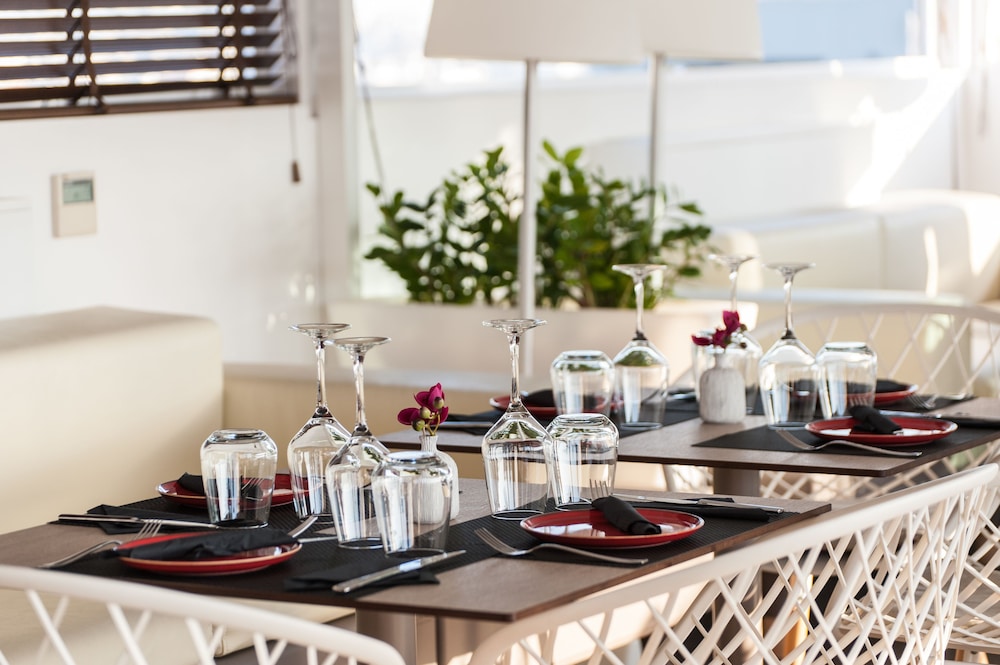 Acropolis Select Hotel 56/67