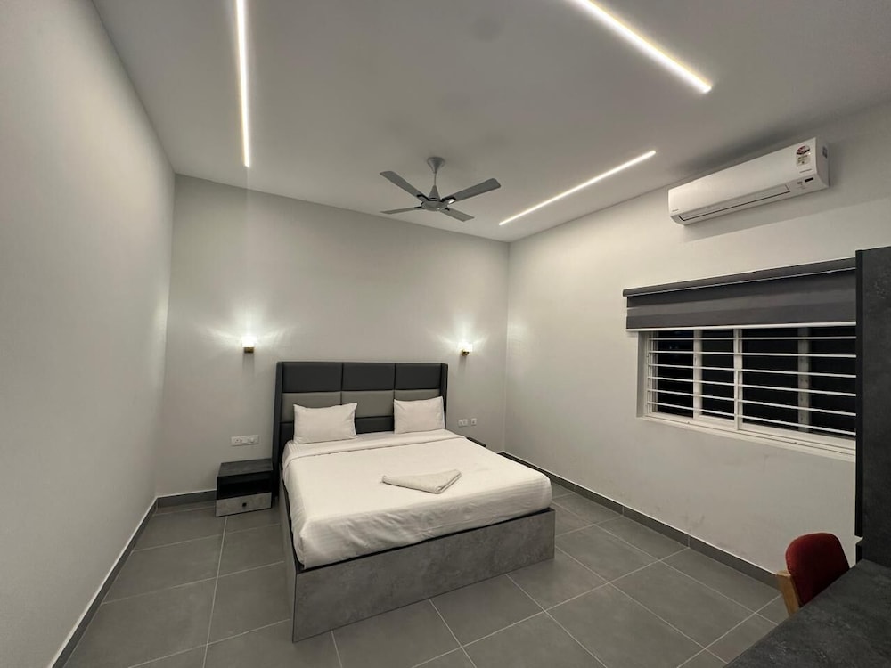 Fabhotel Siri Inn Madhapur 8/39