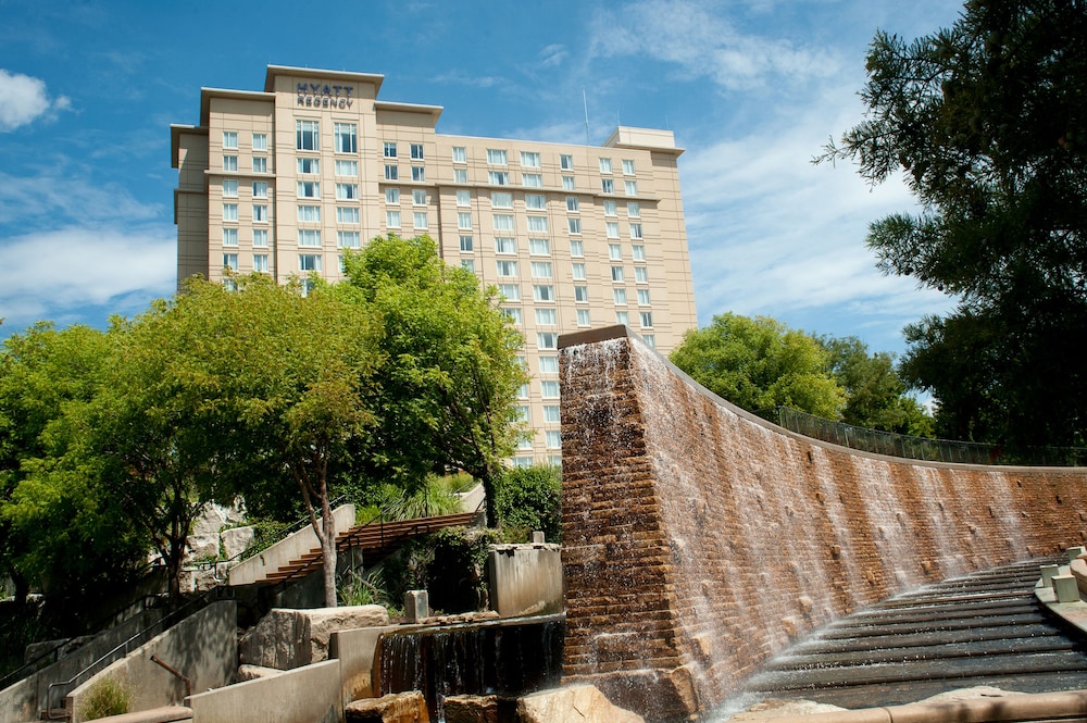 Hyatt Regency Wichita 77/80