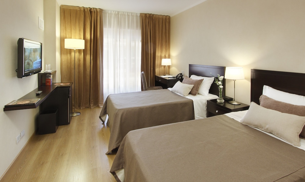 2 BEDROOMS, TRADITIONAL, SUITE