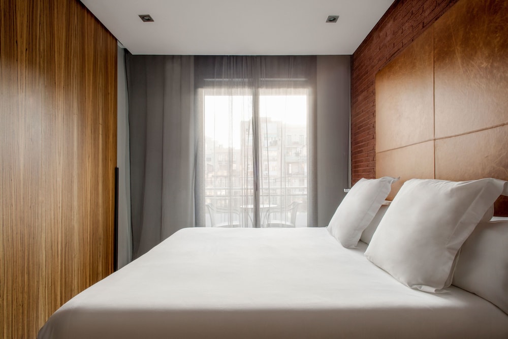 EXECUTIVE, SINGLE, DOUBLE BED