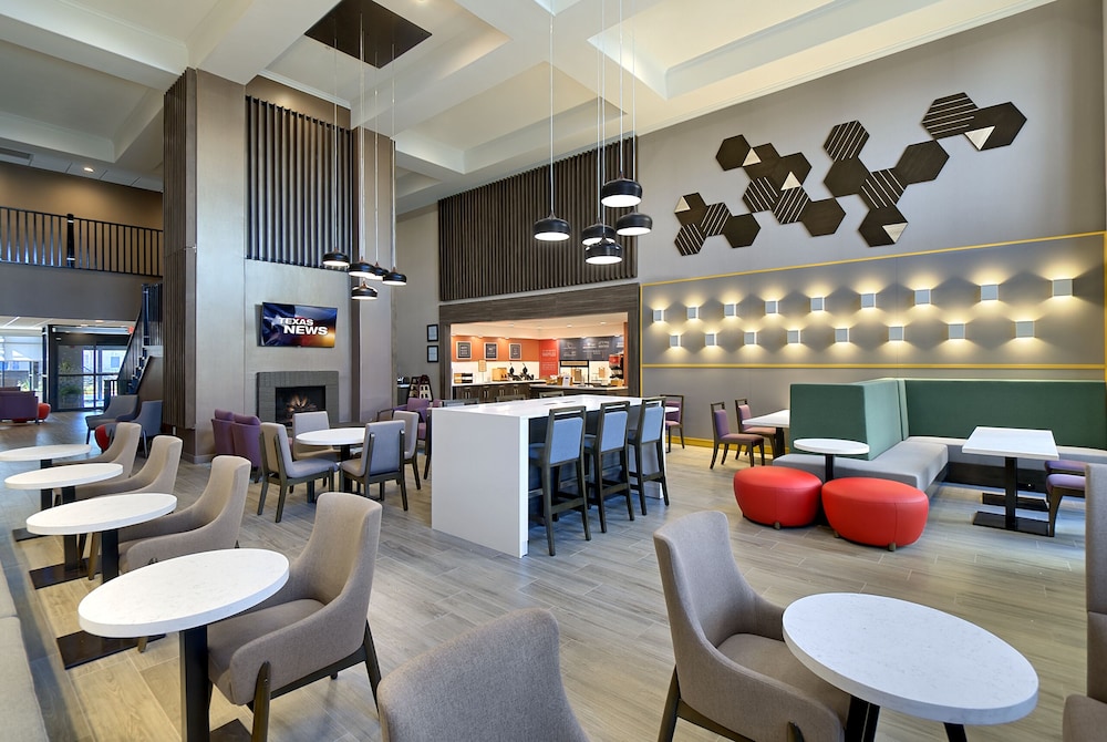 Hampton Inn & Suites Houston-Cypress Station 28/29
