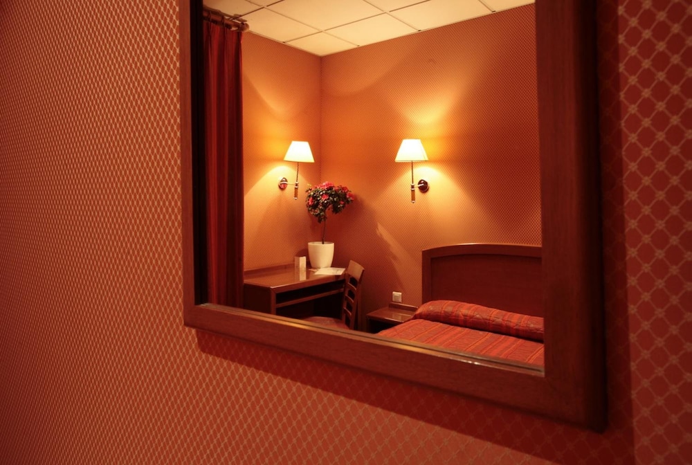 HOTEL CHARLEMAGNE 43/53