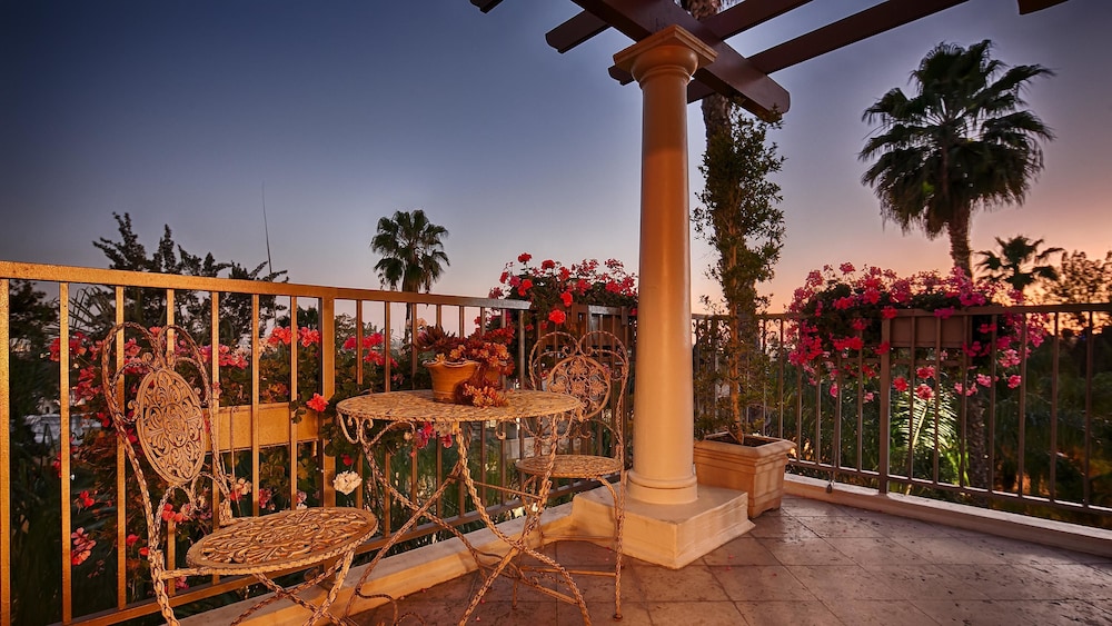 Best Western Plus Sunset Plaza Hotel 4/83