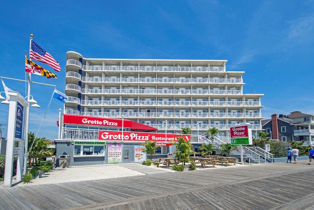 Commander Hotel 3/50